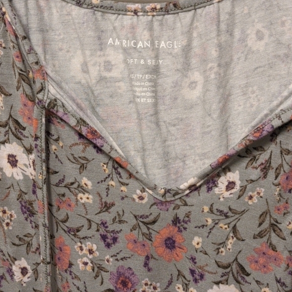 American Eagle  Long Sleeve Floral Tee - Picture 2 of 3